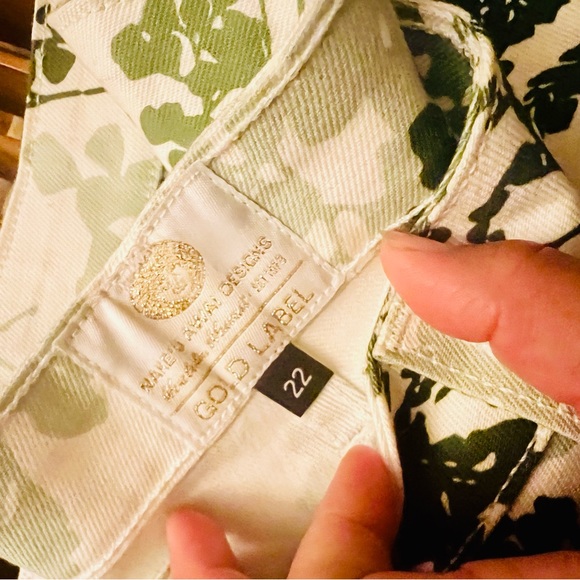 Nake’u Awai Jeans - Picture 2 of 4